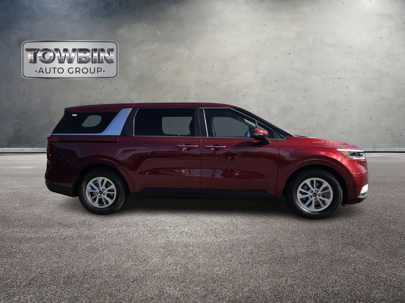 2024 Kia Carnival LX photo 3