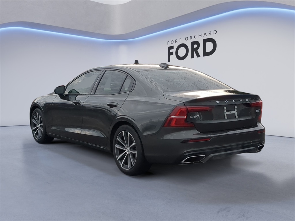 2022 Volvo S60 B5 Momentum photo 3