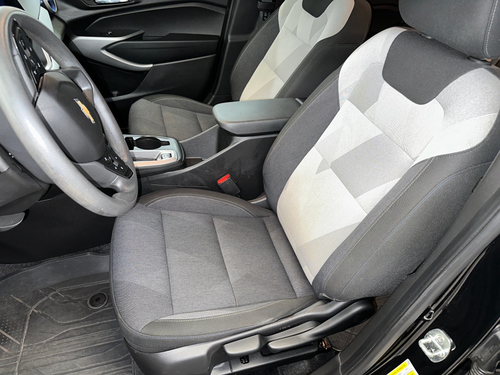 2024 Chevrolet Trax LS photo 2