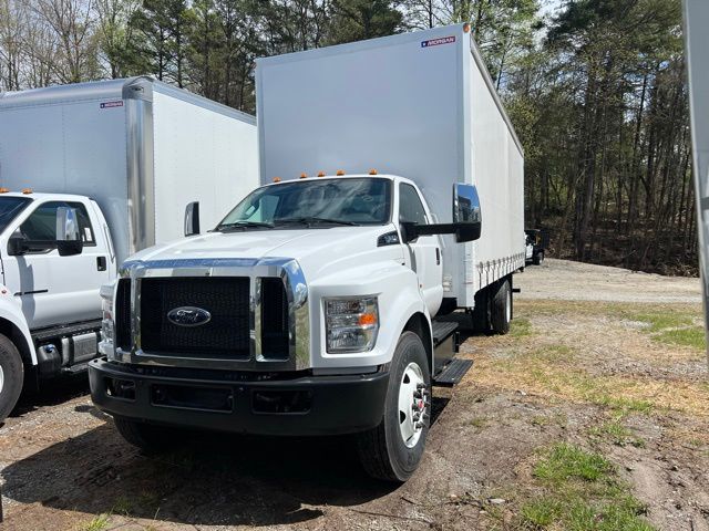 2025 Ford F-650 photo 2