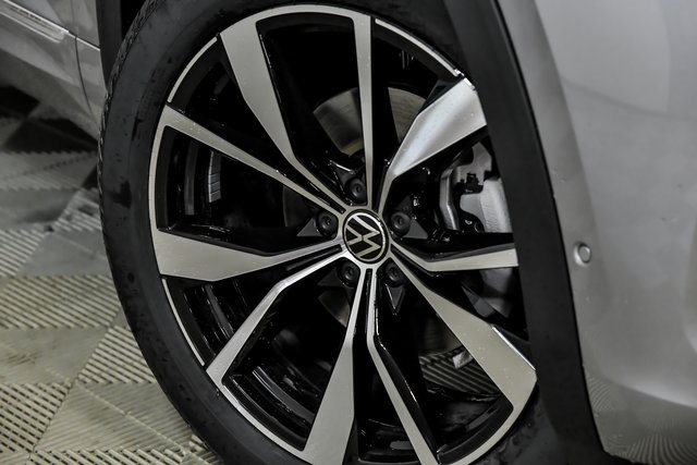 2024 Volkswagen Atlas SEL Premium R-Line photo 3