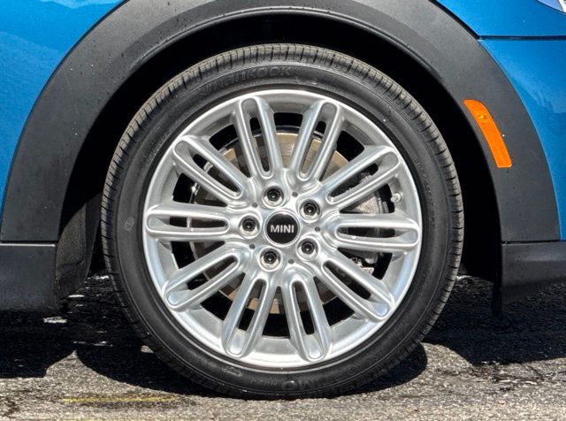 2024 Mini Cooper 2 Door Hardtop Signature photo 3