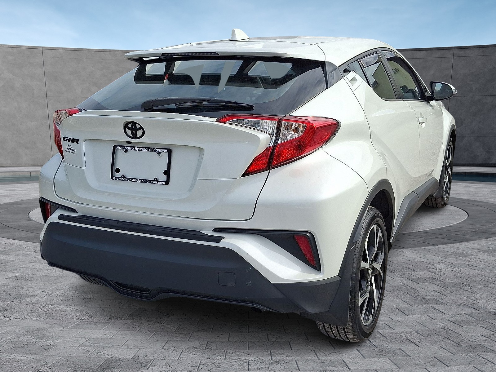 2020 Toyota C-HR XLE photo 10