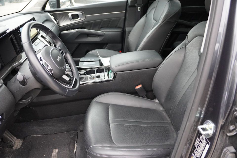 2022 Kia Sorento SX photo 3