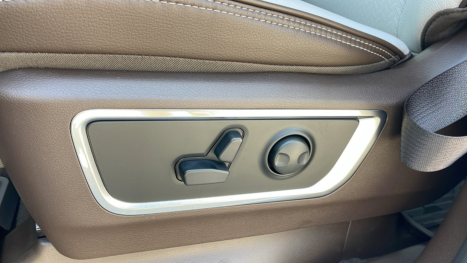 2025 Ram 1500 Laramie photo 13