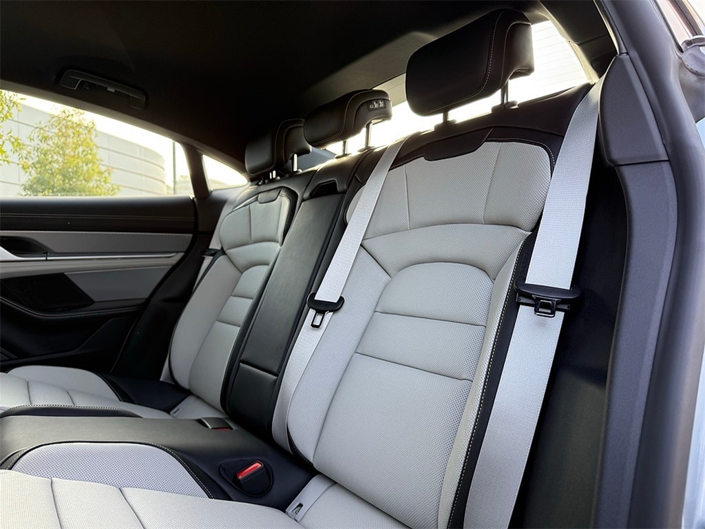 2025 Porsche Taycan 4S photo 27