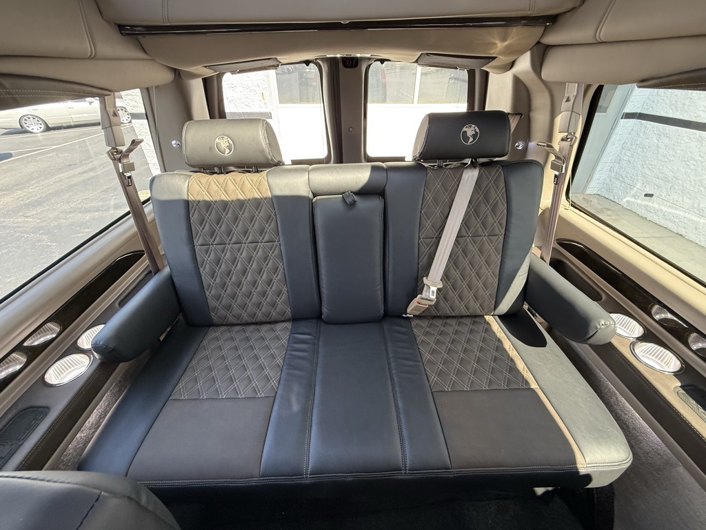 2025 Gmc Savana photo 33