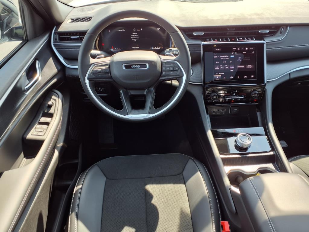 2025 Jeep Grand Cherokee Altitude X photo 2