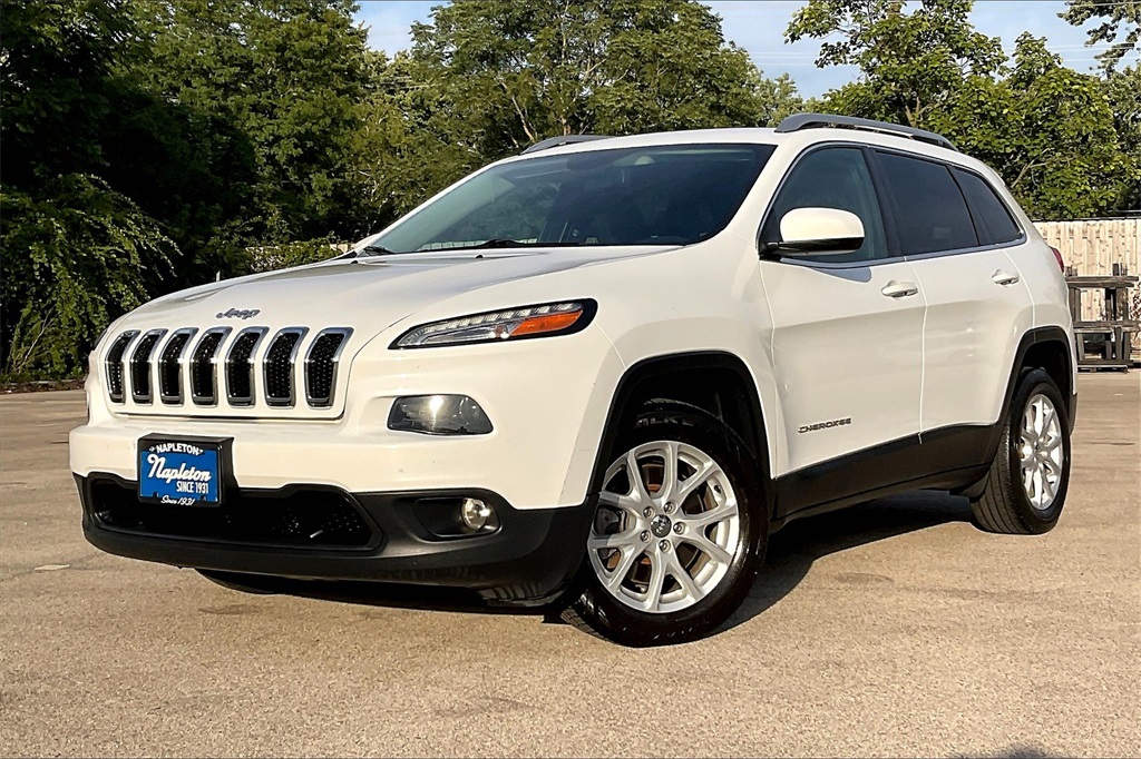 2017 Jeep Cherokee Latitude photo 2