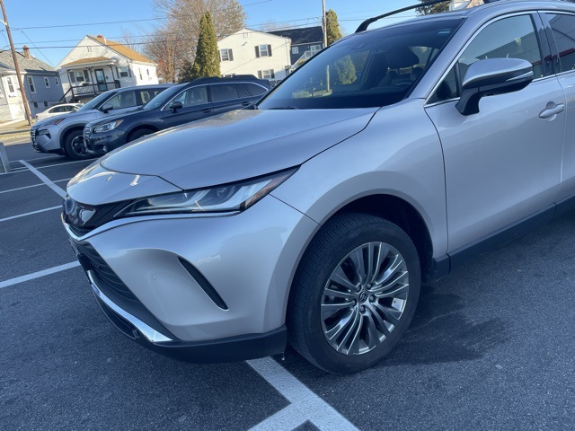 2022 Toyota Venza XLE's photo
