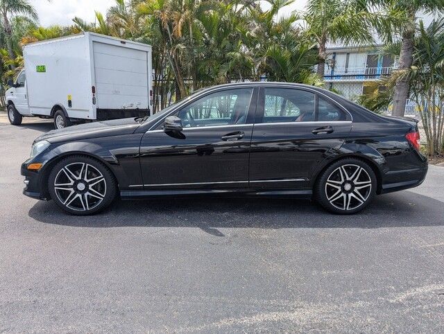 2013 Mercedes Benz C 300 Luxury 4MATIC photo 2