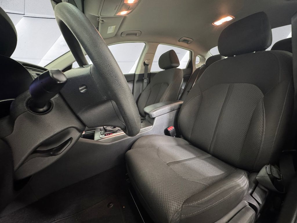 2017 Kia Optima LX photo 8