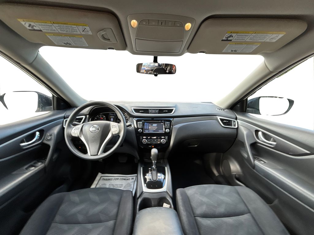 2016 Nissan Rogue SV photo 18