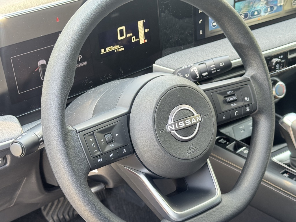 2025 Nissan Kicks SV photo 13
