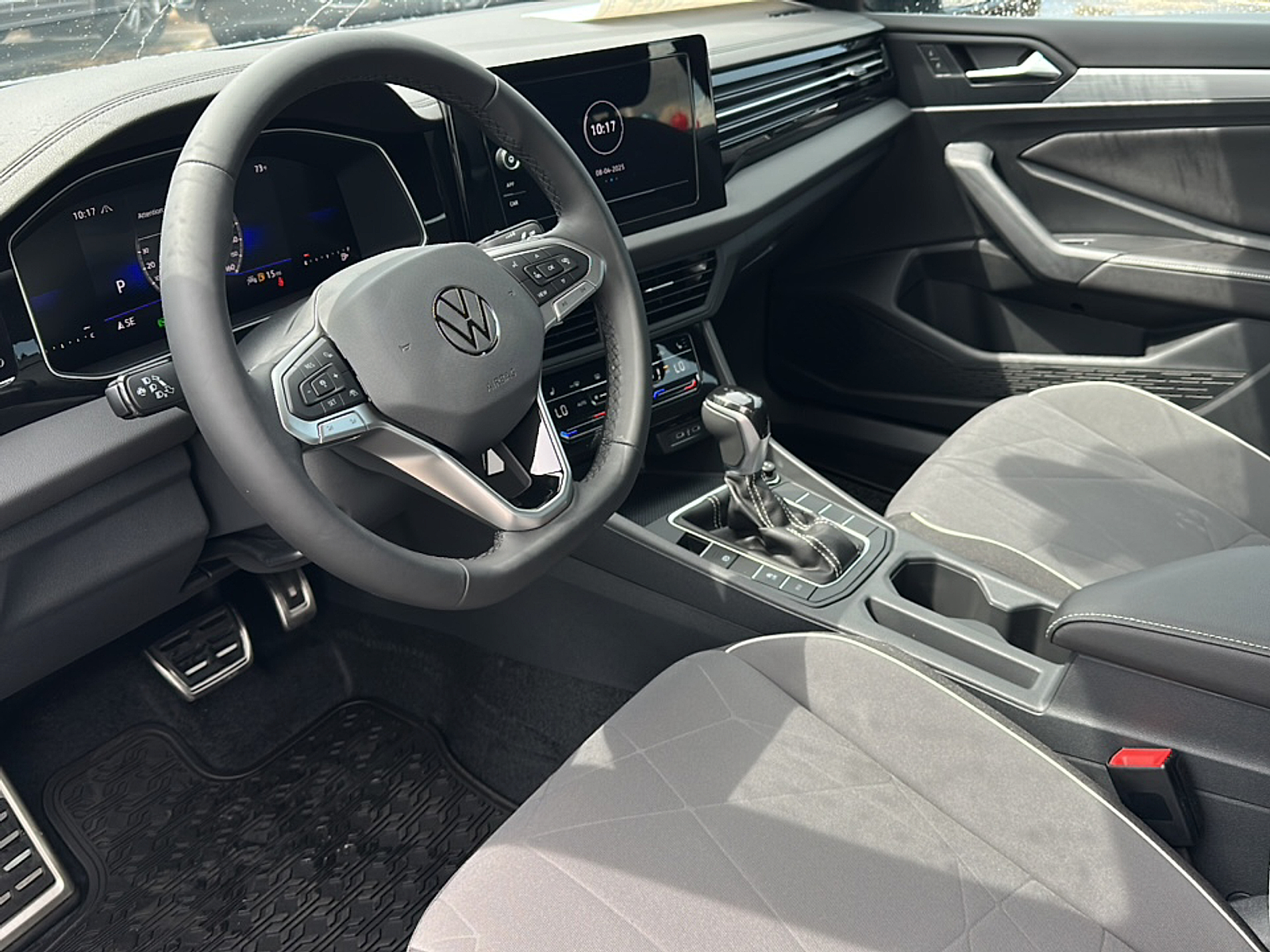 2025 Volkswagen Jetta 1.5T Sport photo 2