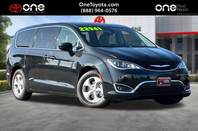 2018 Chrysler Pacifica Hybrid Touring Plus's photo
