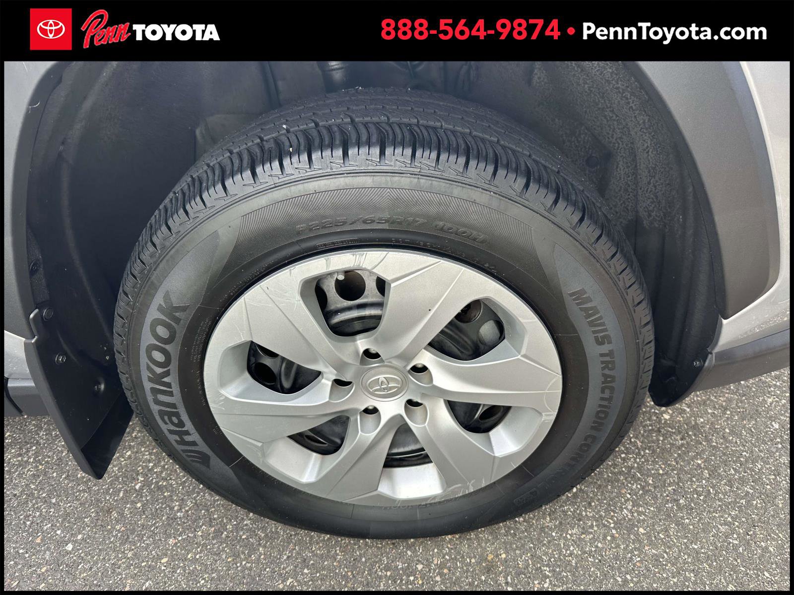 2022 Toyota RAV4 LE photo 16