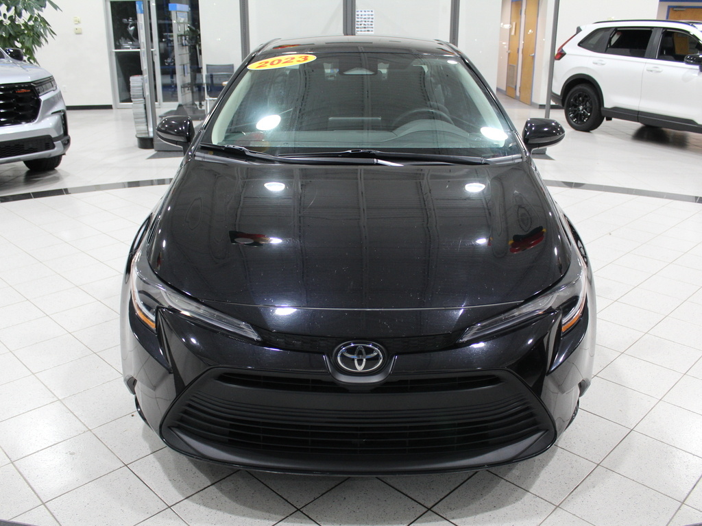 2023 Toyota Corolla LE photo 2