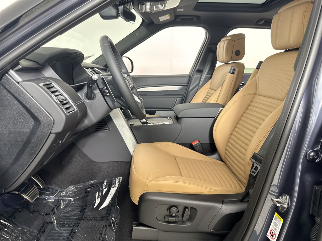 2025 Land Rover Discovery SE photo 11