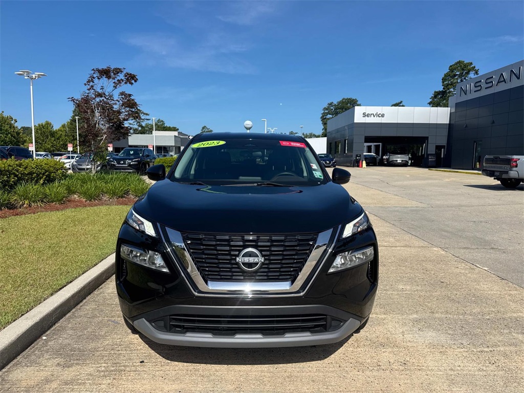 2023 Nissan Rogue SV photo 2