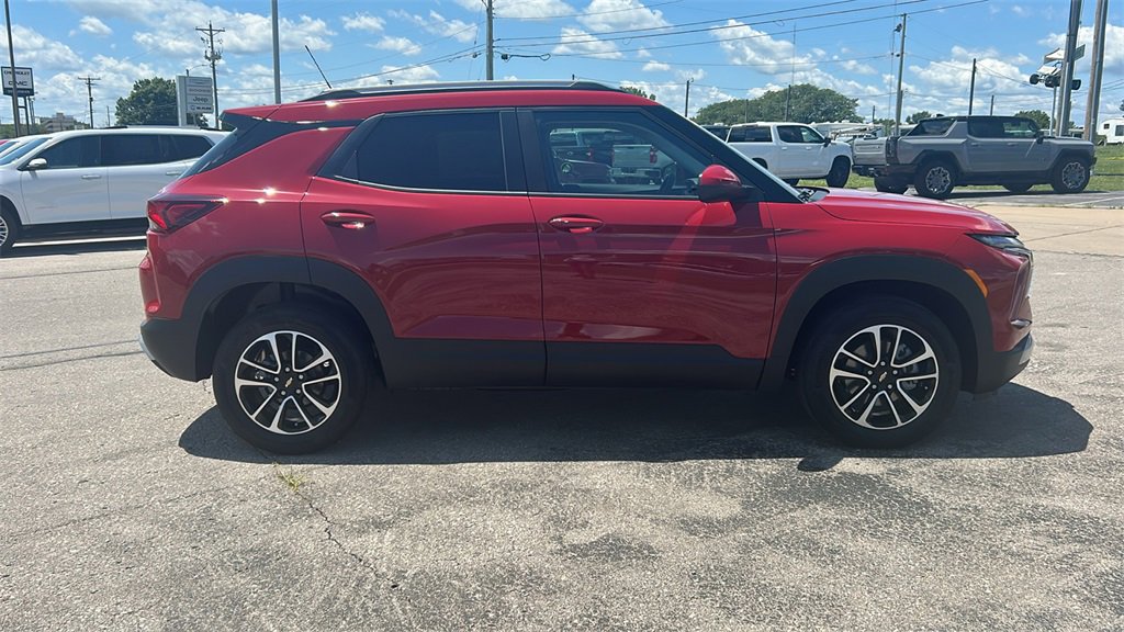 2026 Chevrolet Trailblazer LT photo 2