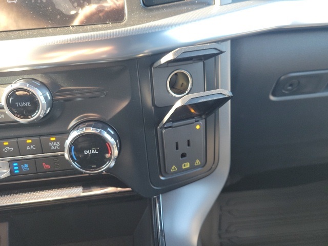 2025 Ford F-150 Lariat photo 11