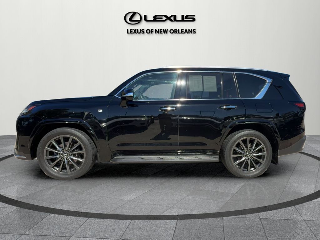 2022 Lexus LX 600 F SPORT photo 4