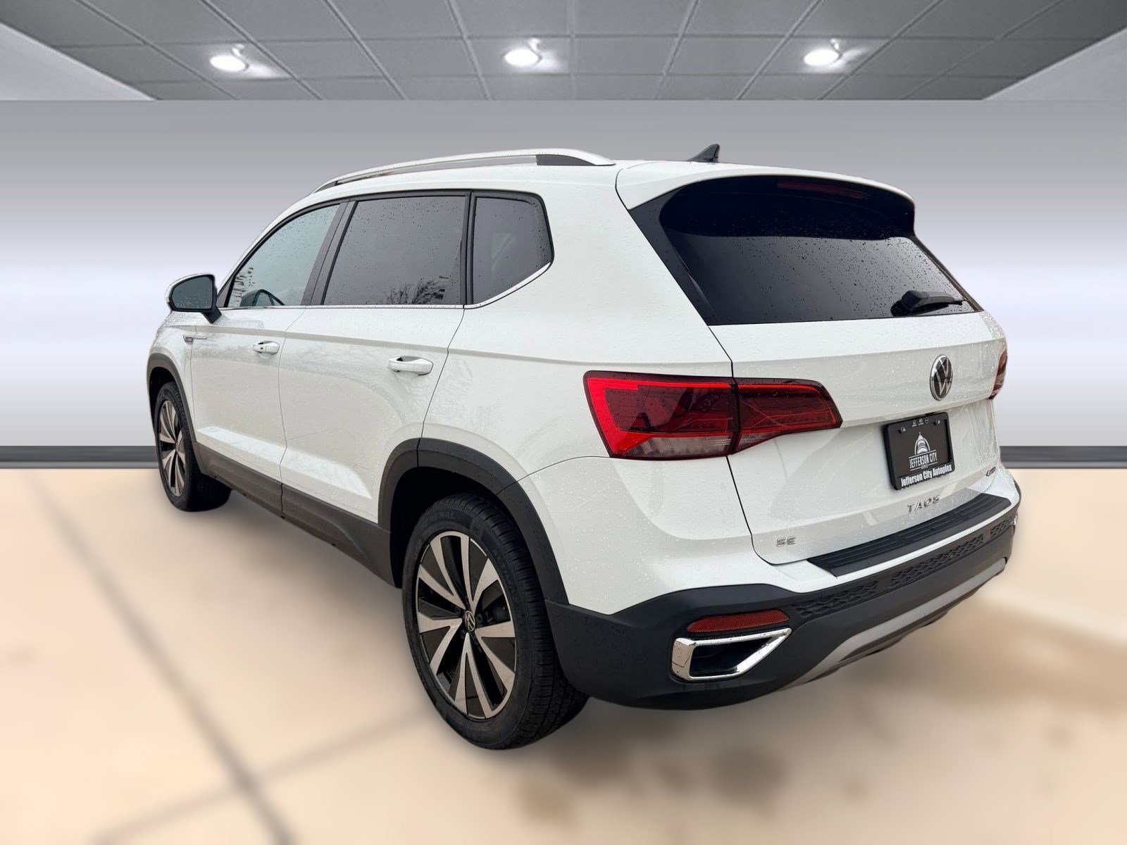 2022 Volkswagen Taos SE photo 2