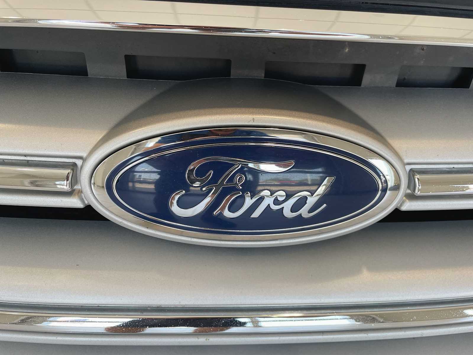 2019 Ford Escape SEL photo 25