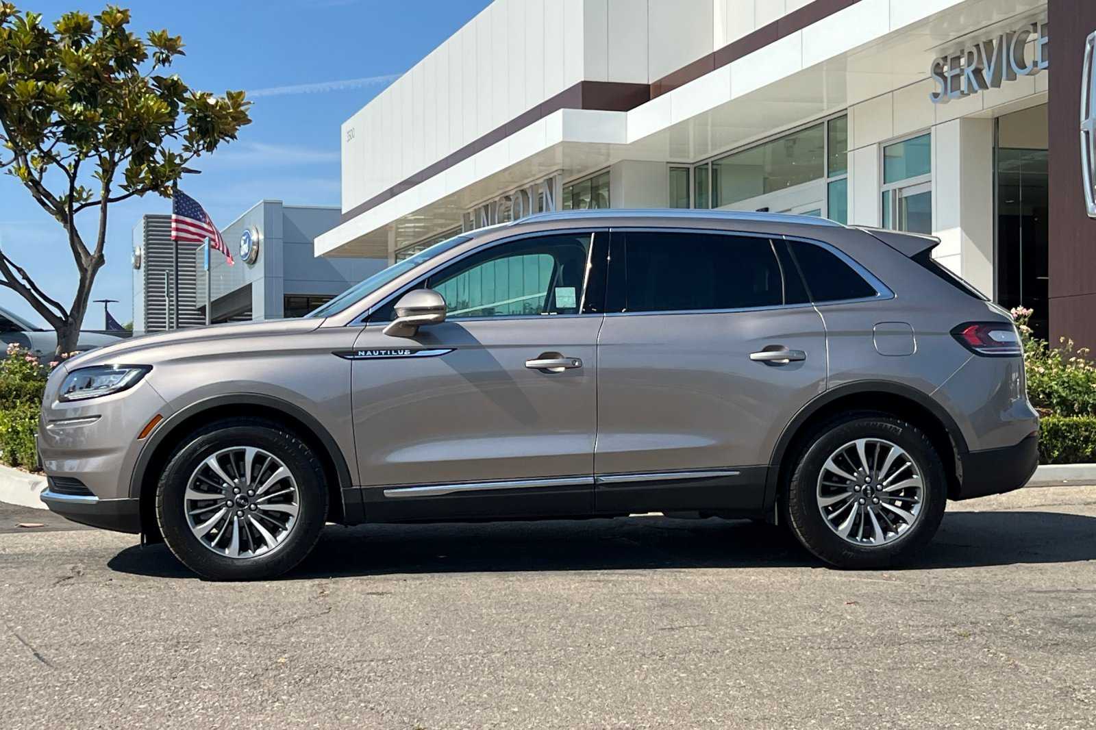 2021 Lincoln Nautilus Standard photo 6