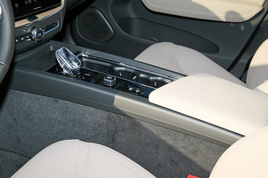 2026 VOLVO XC60 - Image 14