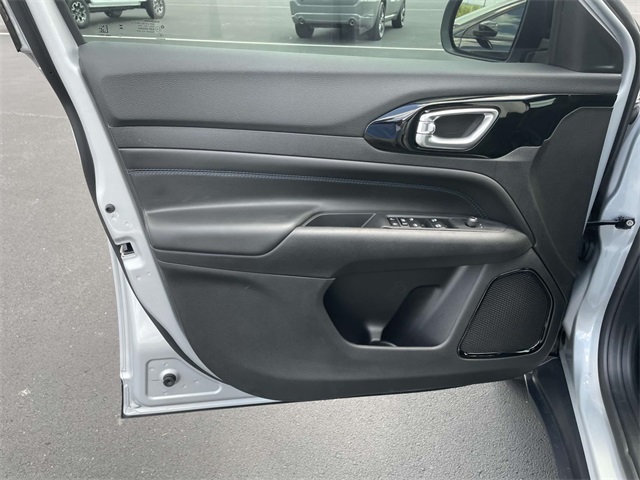 2025 Jeep Compass Latitude photo 13