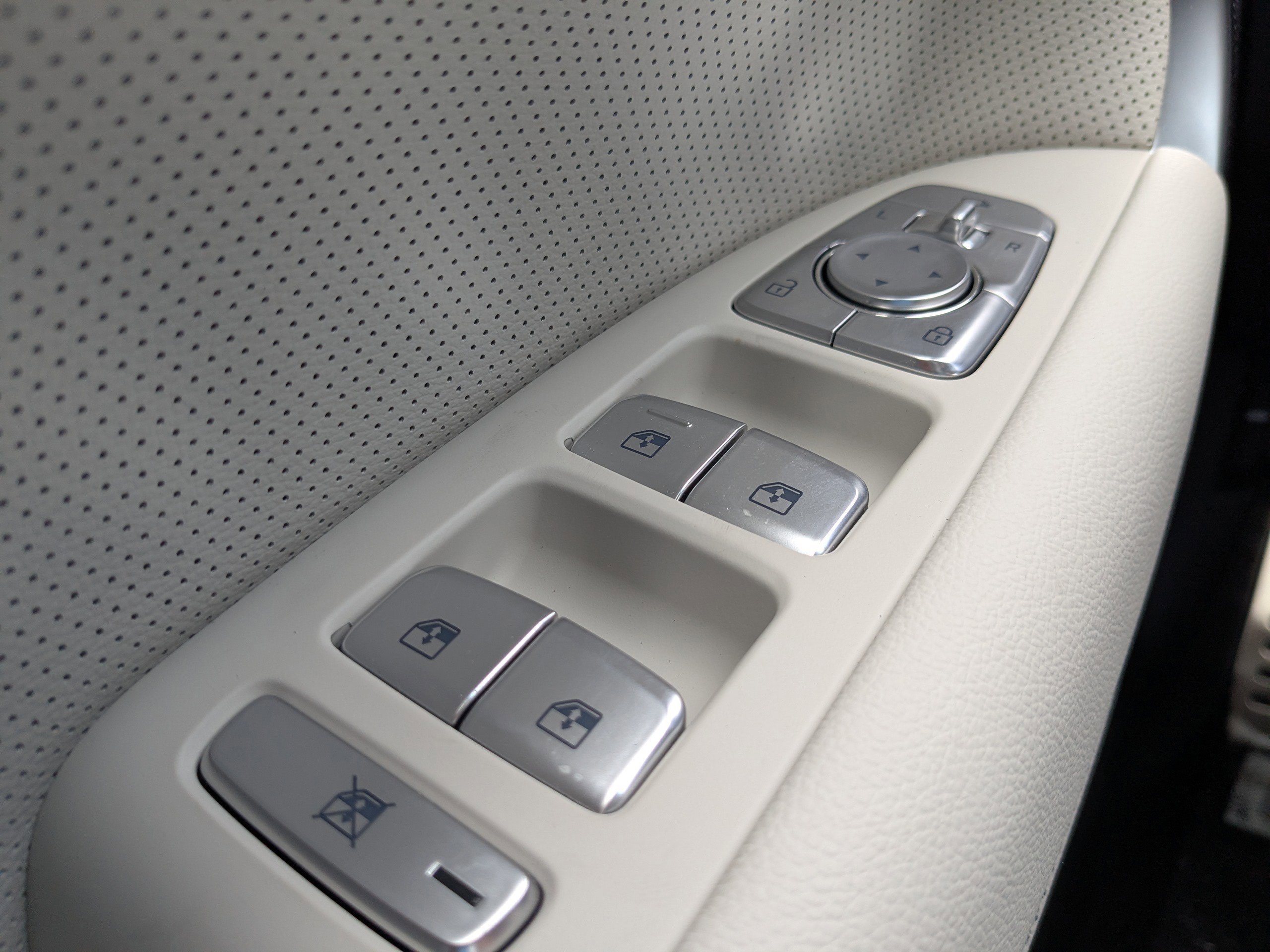 2025 Genesis G70 2.5T photo 18