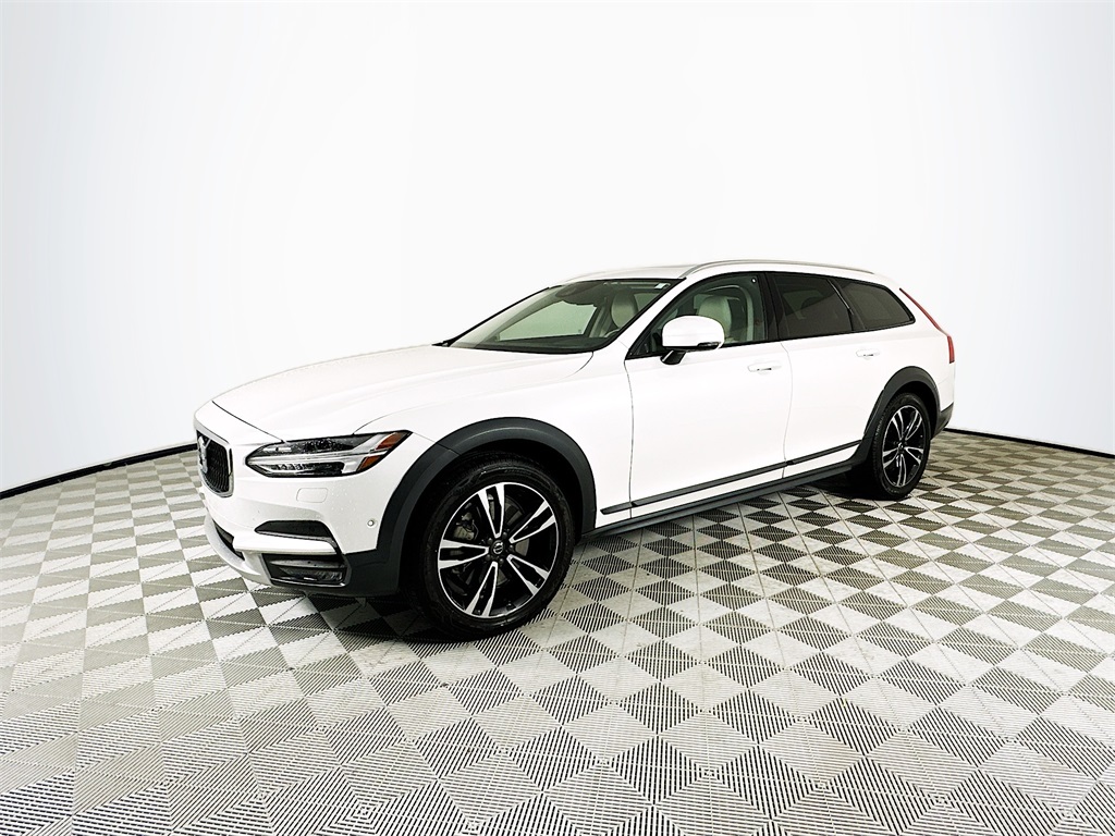 2019 Volvo V90 Cross Country T5 AWD photo 3