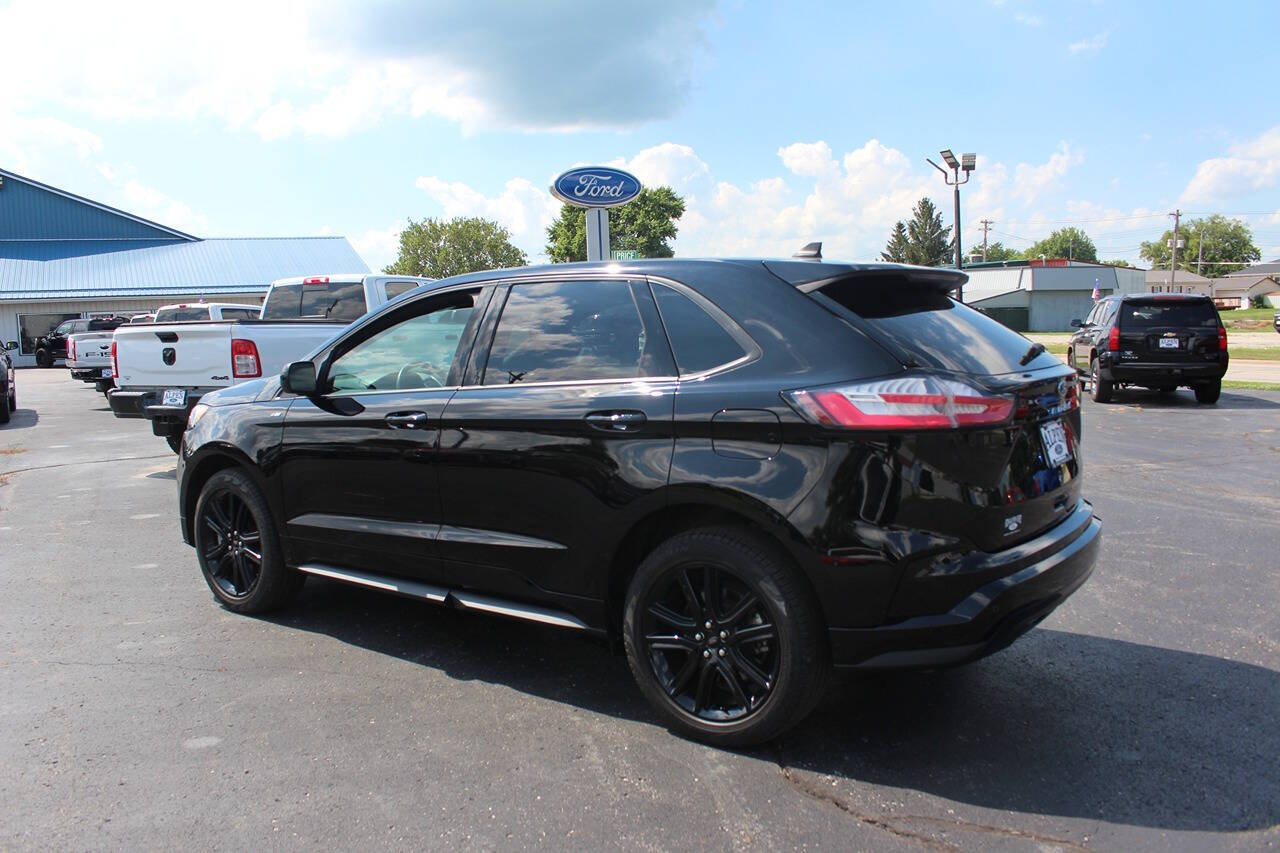 2024 Ford Edge ST photo 2
