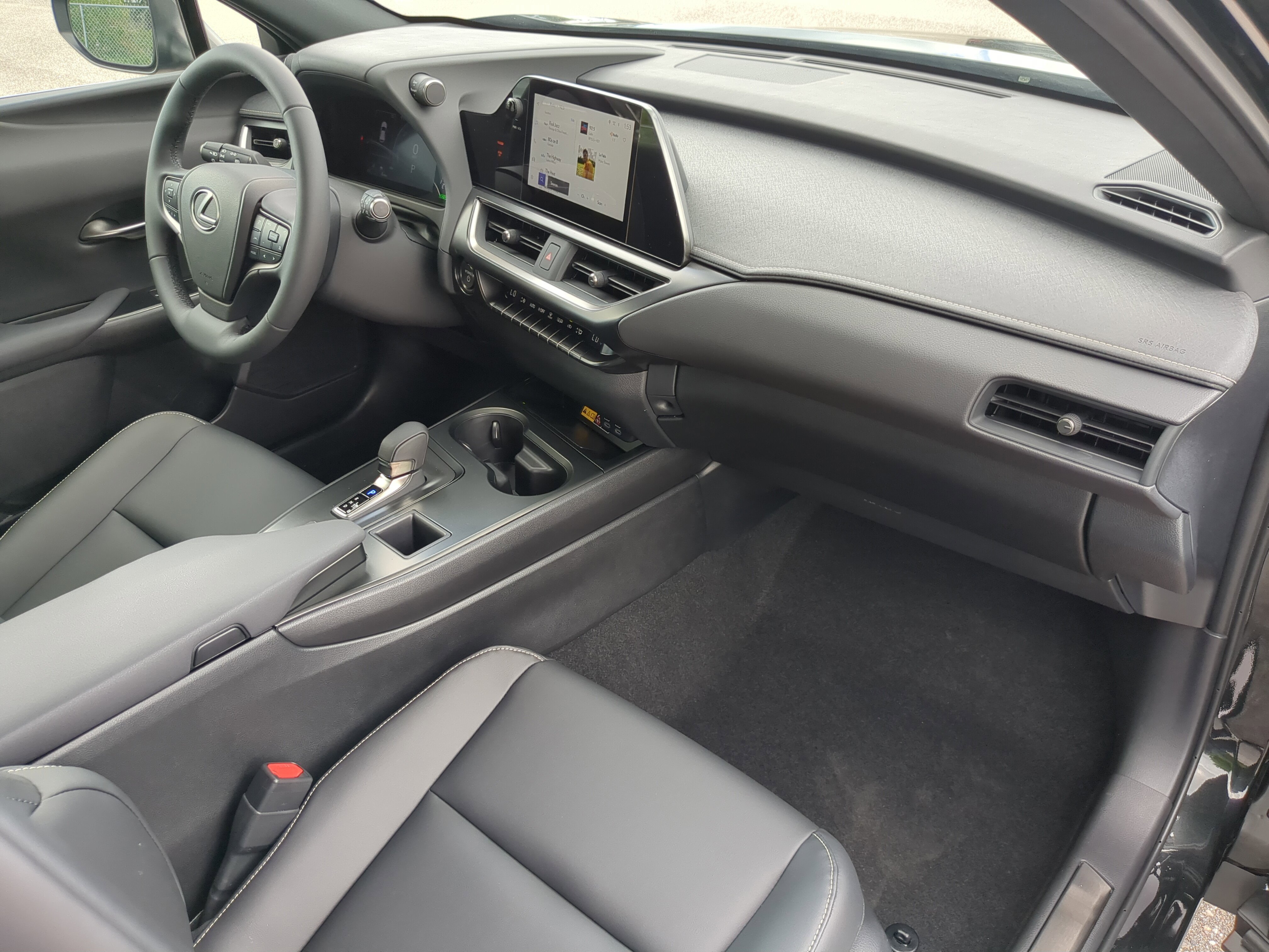 2025 Lexus UX photo 11