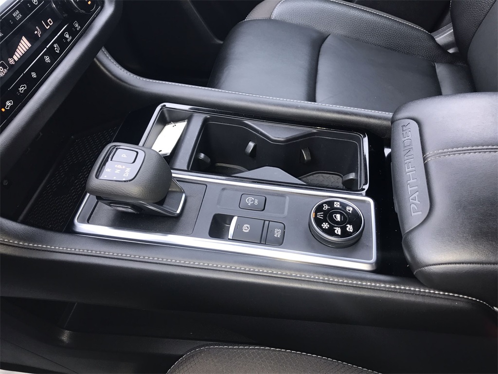 2024 Nissan Pathfinder SL photo 19