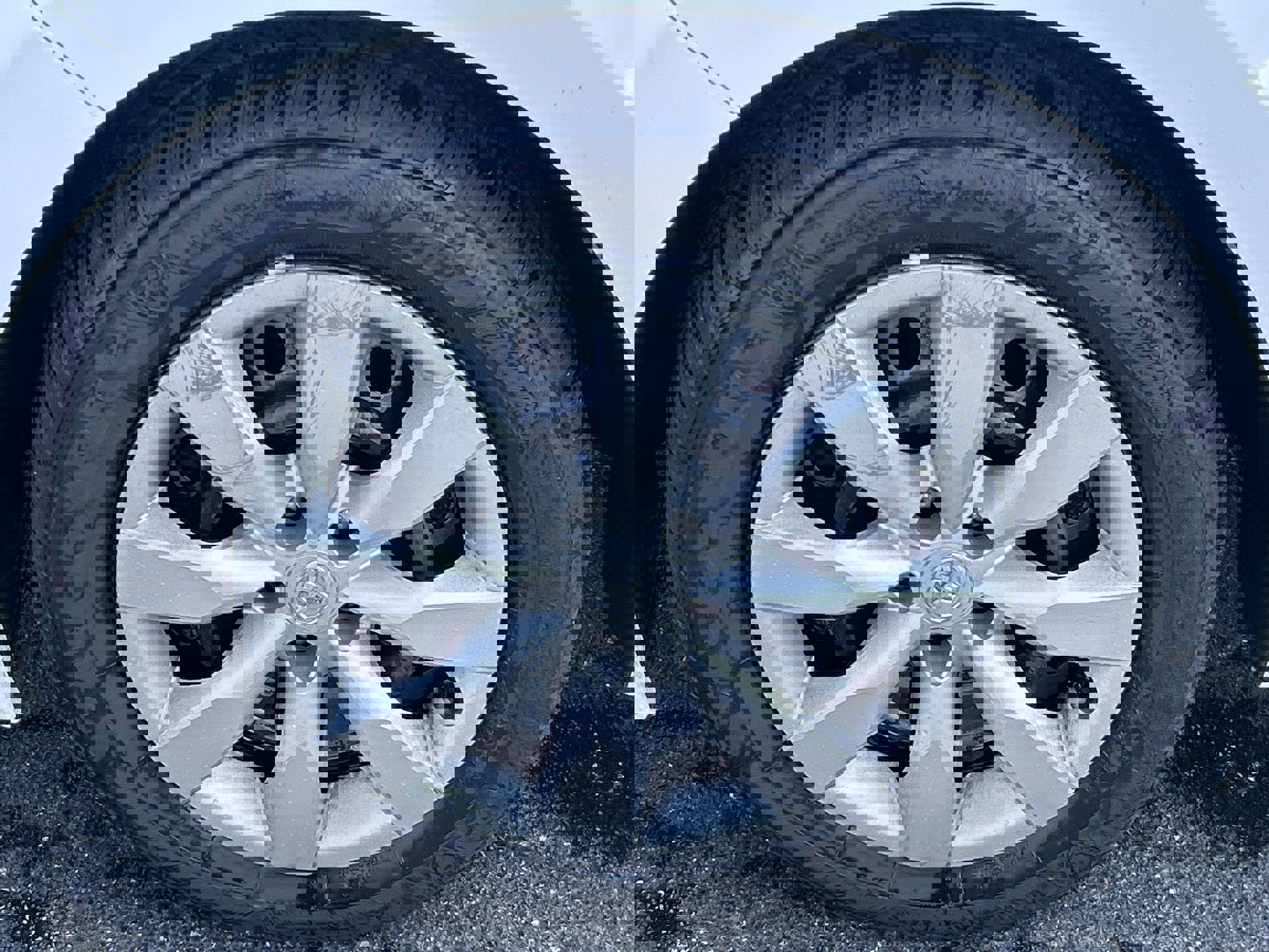 2015 Toyota Corolla L photo 2