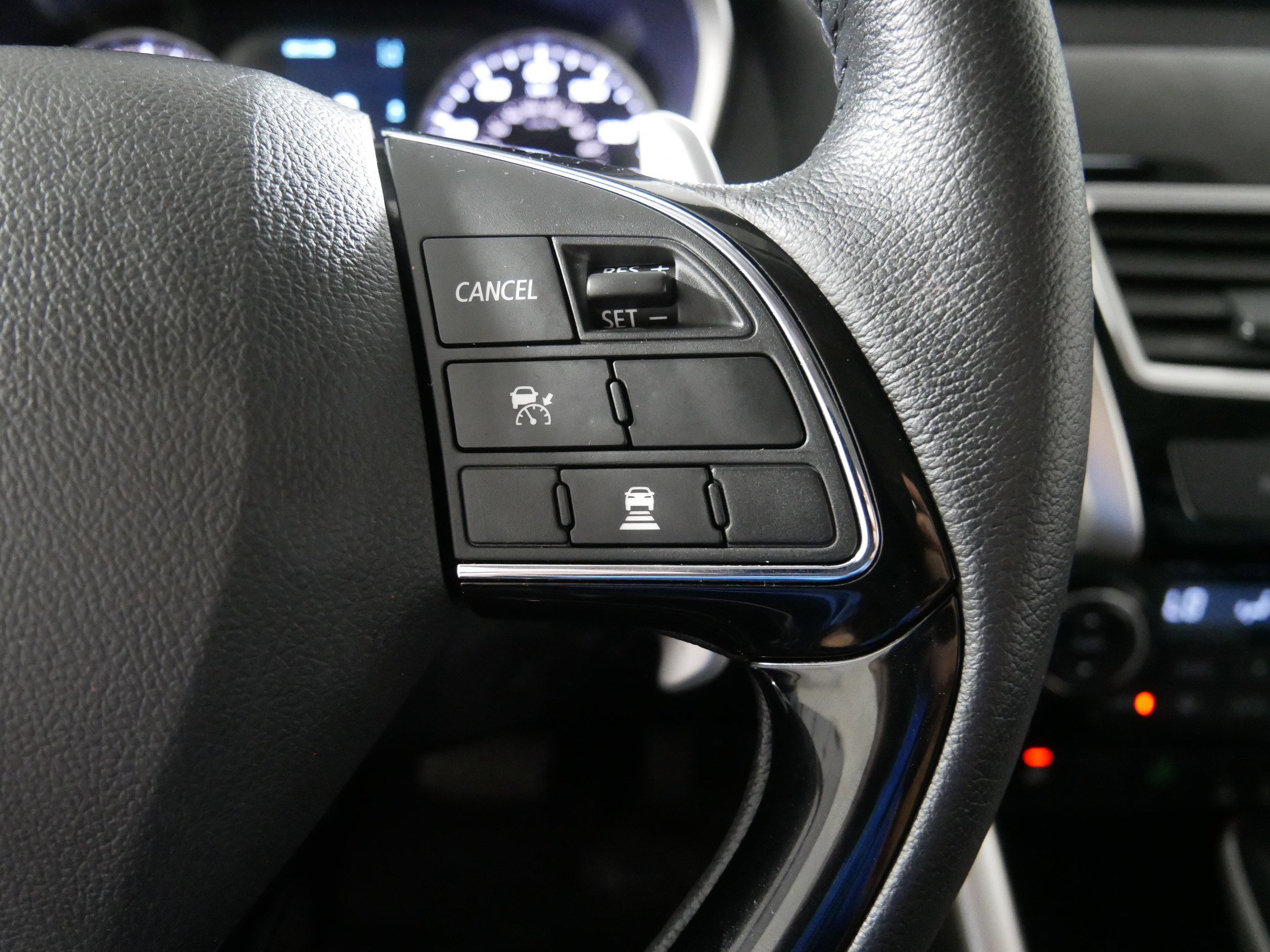 2018 Mitsubishi Eclipse Cross SEL photo 28