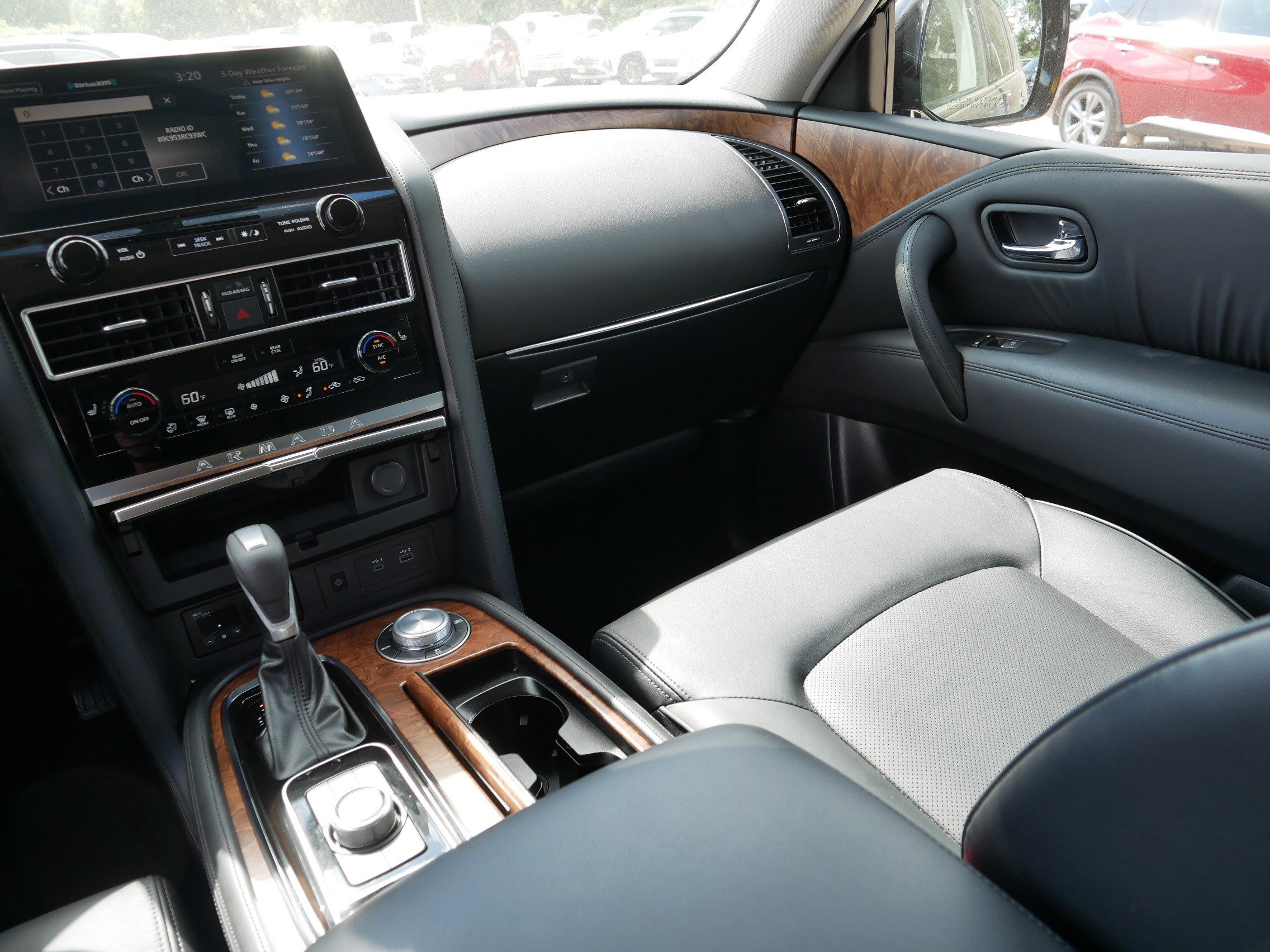 2024 Nissan Armada SL photo 11