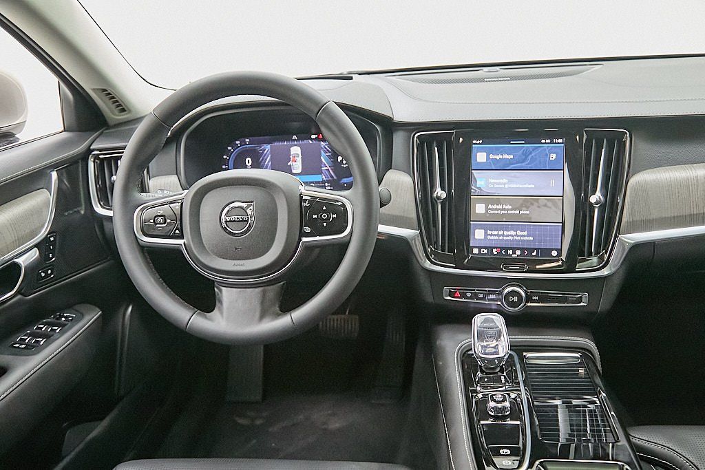 2024 VOLVO S90 - Image 23