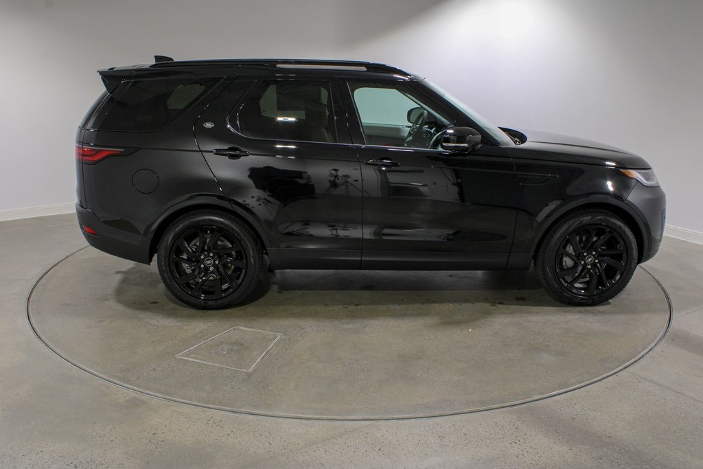 2025 Land Rover Discovery S photo 4