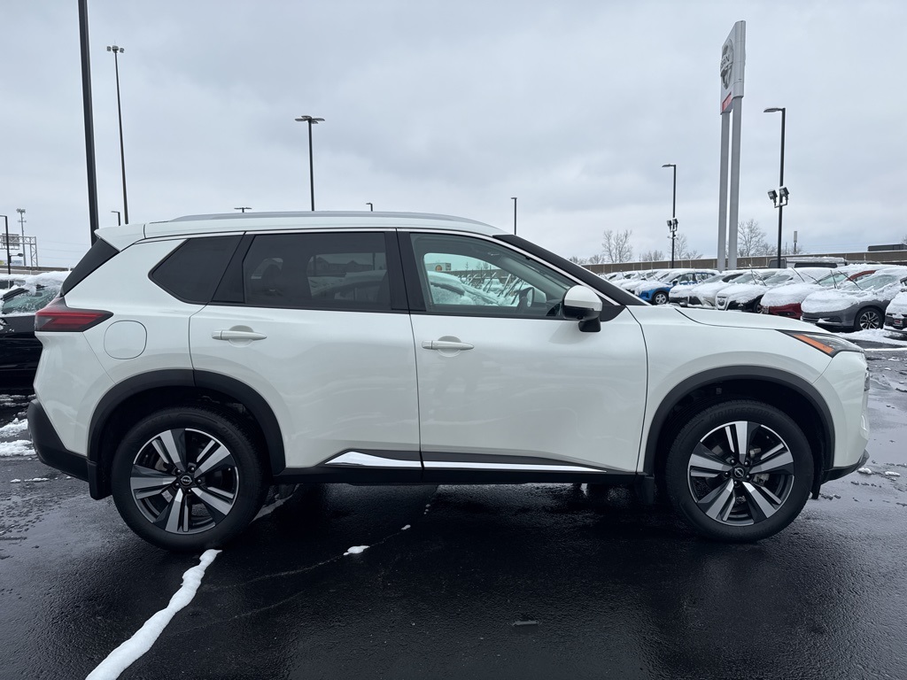 2023 Nissan Rogue SL photo 2