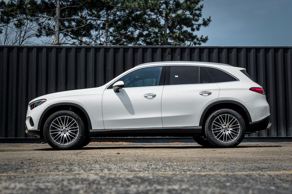 2025 Mercedes Benz GLC 300 4MATIC photo 3