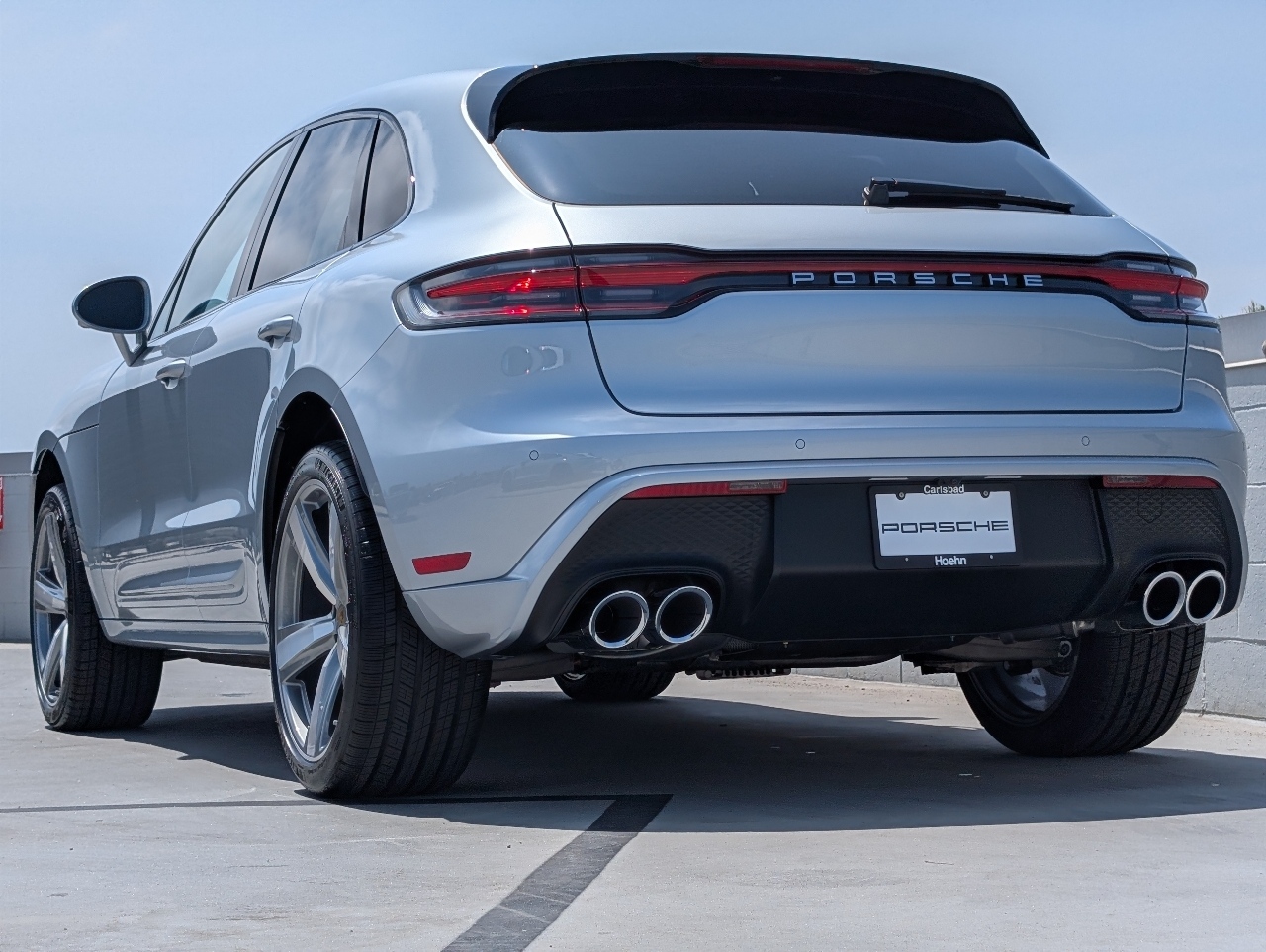 2025 Porsche Macan T photo 2