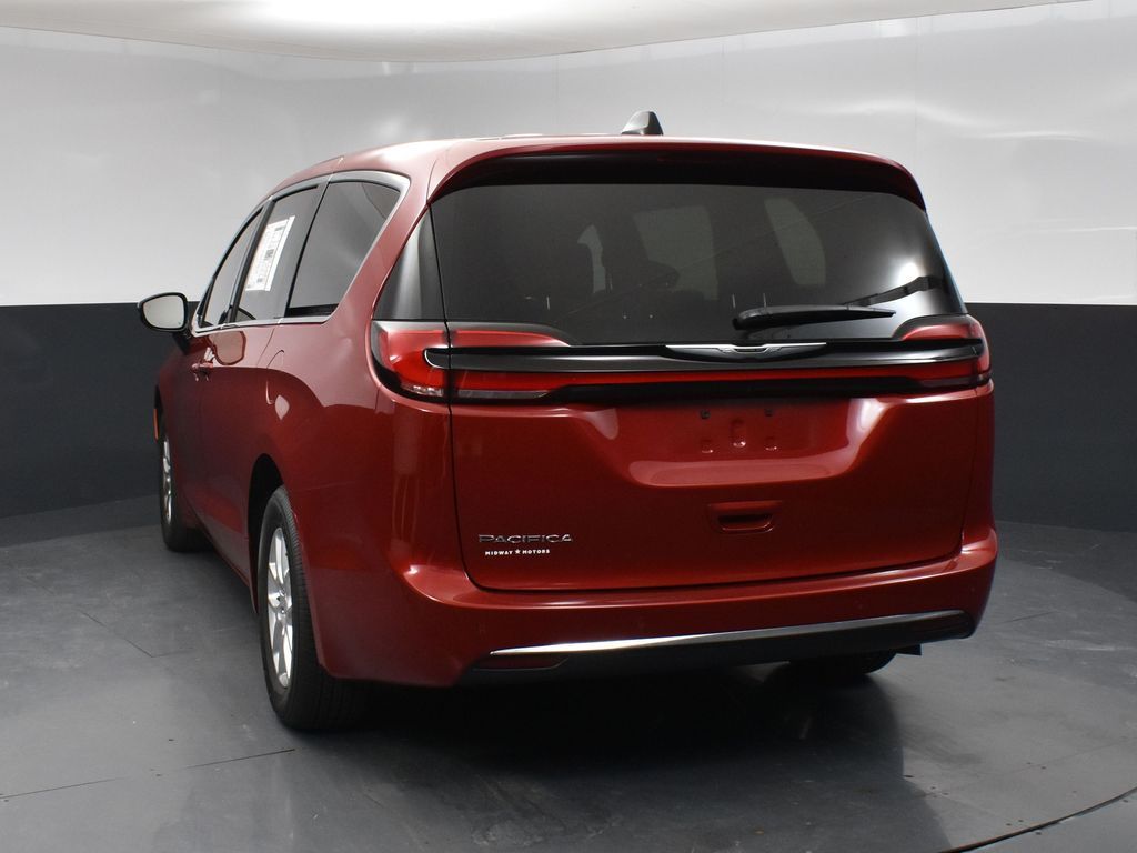 2025 Chrysler Pacifica photo 3