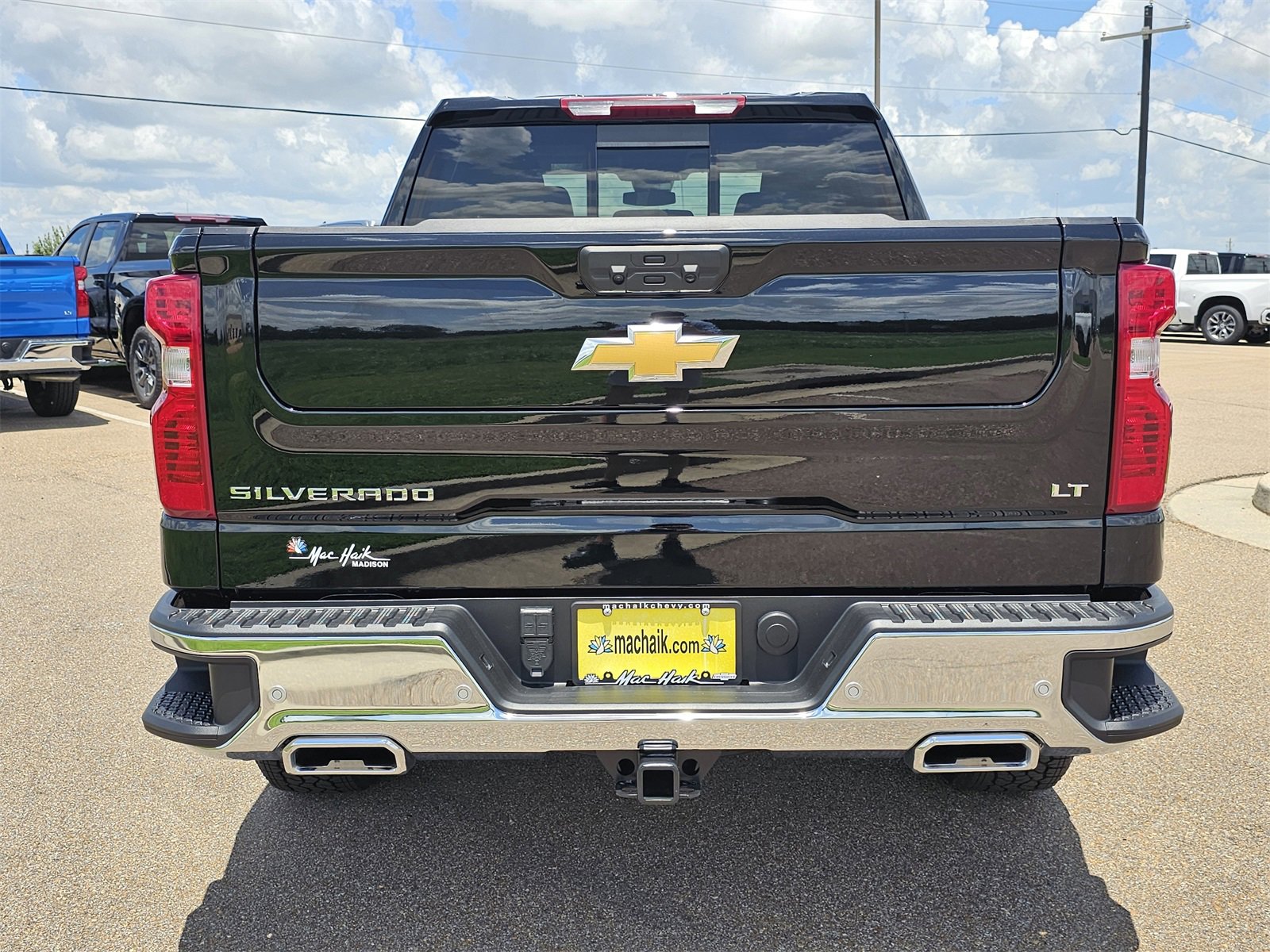 2025 Chevrolet Silverado 1500 LT photo 3