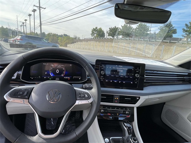 2025 Volkswagen Jetta 1.5T SE photo 18