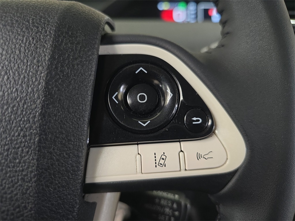2018 Toyota Prius Three photo 18