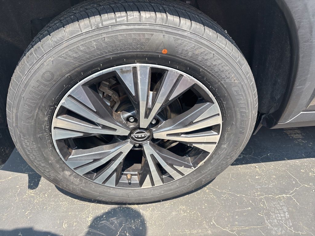 2023 Nissan Rogue SV photo 16